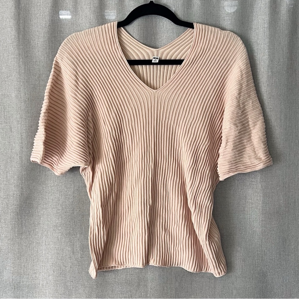 Uniqlo 3D V-Neck Pleated Half Sleeve Sweater Ribbed Blush Pink Short Sleeve